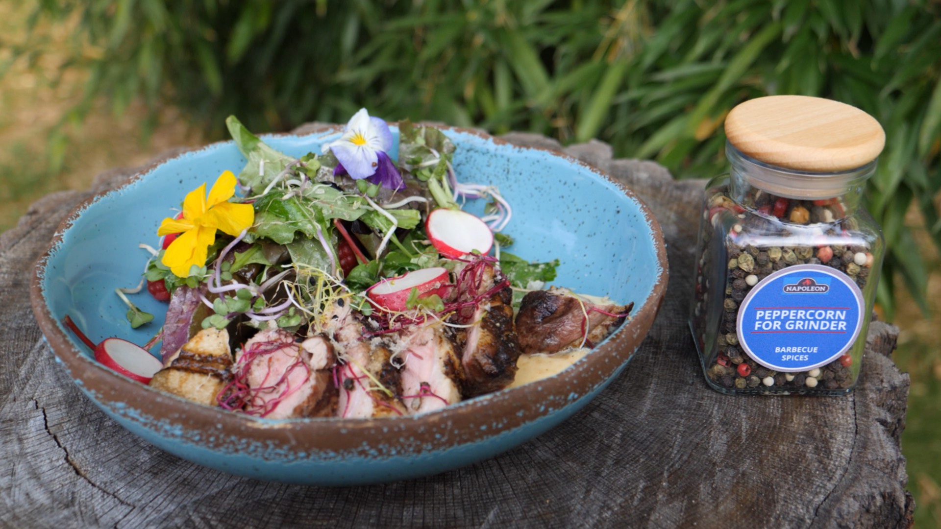 Kachní prsa se svěžím salátem