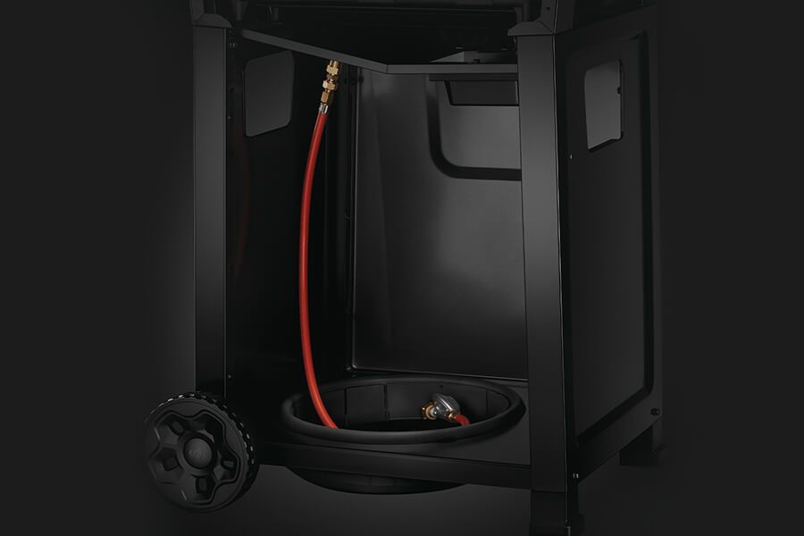 A gázpalackot elrejtettük a grill belsejében